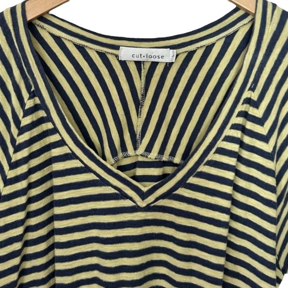 Cut-Loose Women’s Blue and Yellow Striped Top V Neck Stretch Comfort Large - Picture 2 of 7
